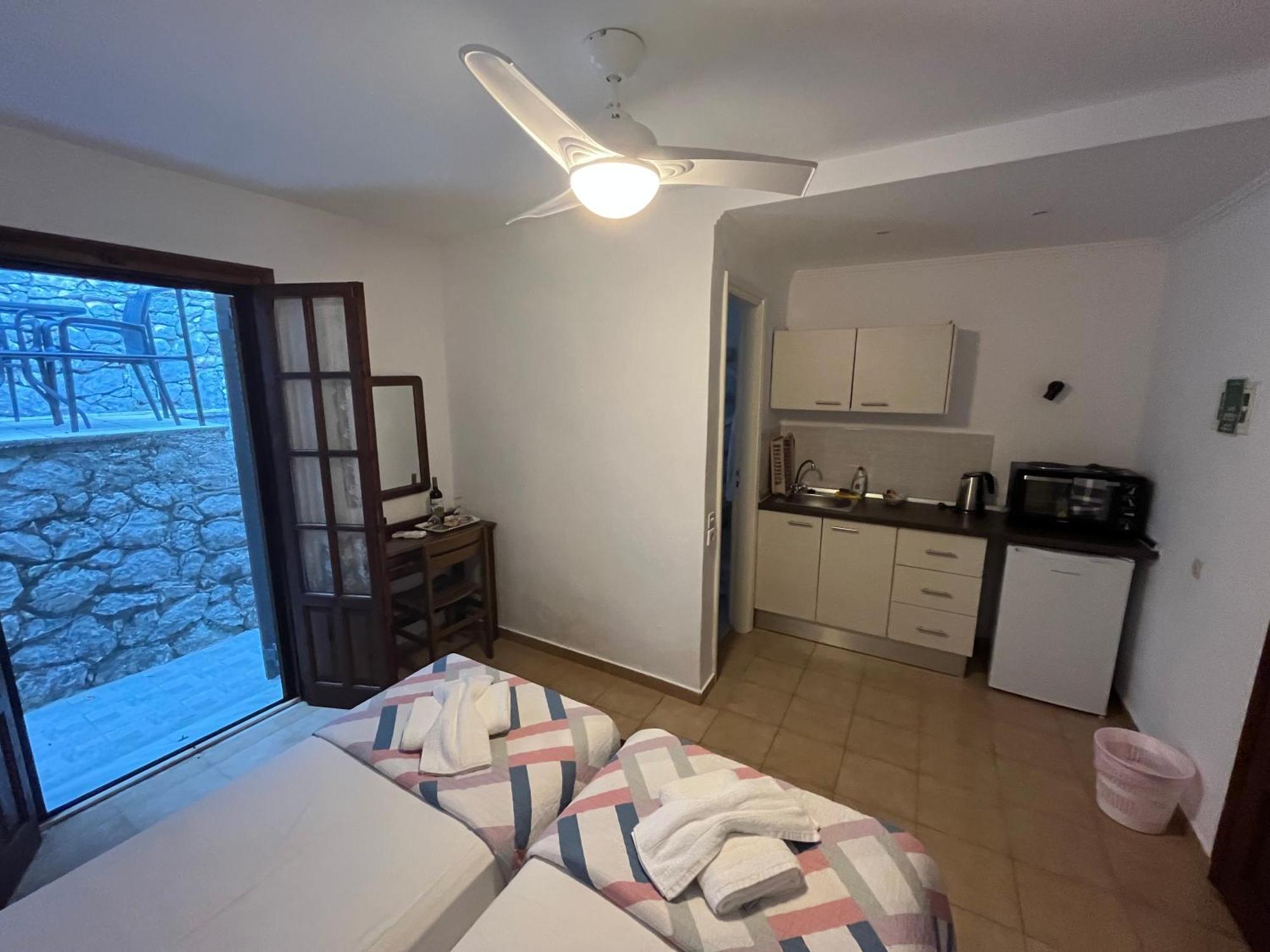 Villa Perris Studios Kassiopi Buitenkant foto